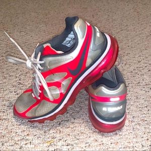 EUC Airmax Nike tennis shoes